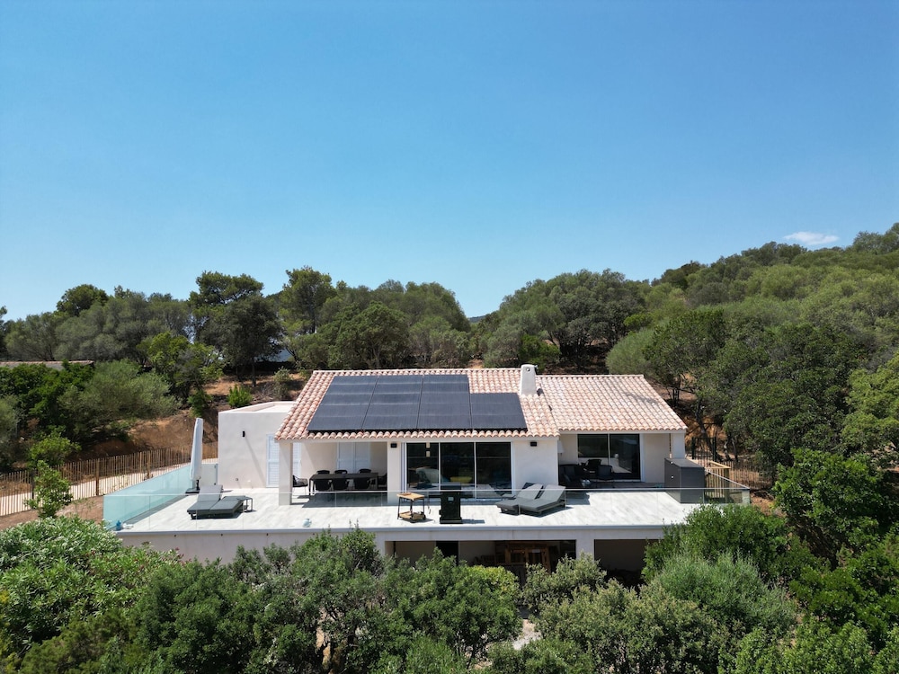 Vacation Home Near Porto Vecchio — 4-Star Luxury Hotel in Porto-Vecchio, France