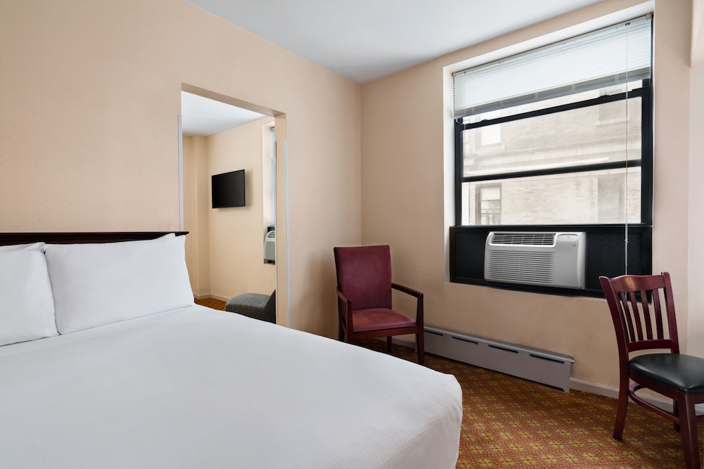 Night Hotel Broadway - photo 29