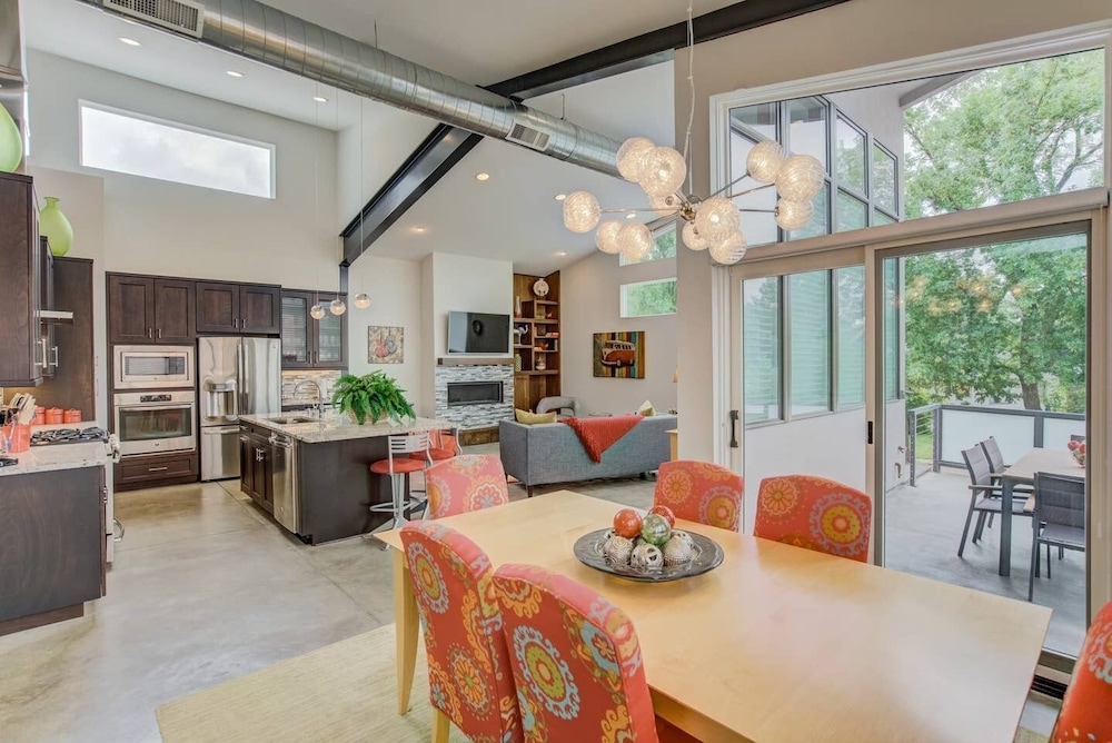 3BR Modern Marveldowntown Customprivate Balcony - photo 15