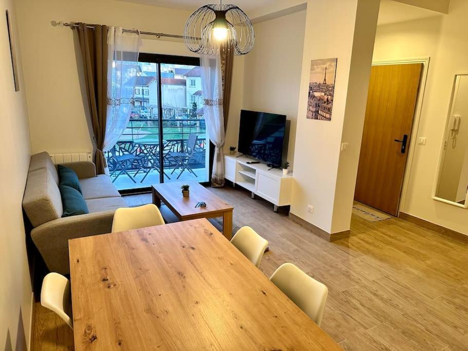 Appartement a 15min de Paris — 4-Star Luxury Hotel in Drancy, France