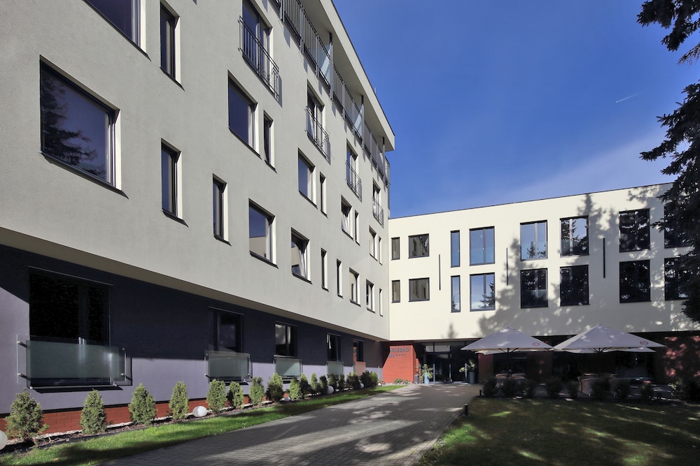 Carlsbad INN hotel & apartments — 4-Star Luxury Hotel in Dalovice, Czech Republic