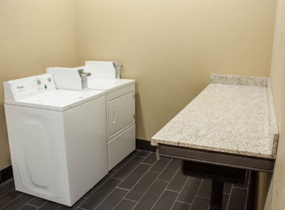 Holiday Inn Express & Suites Chicago Matteson an IHG Hotel - photo 31