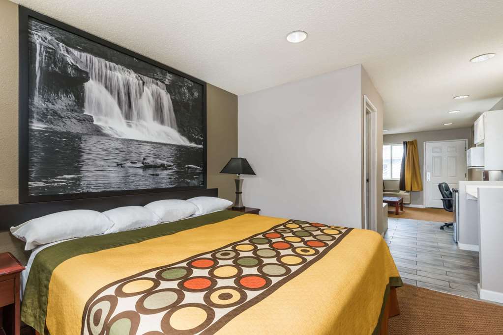 Super 8 by Wyndham Indianapolis NE Castleton Area - photo 12