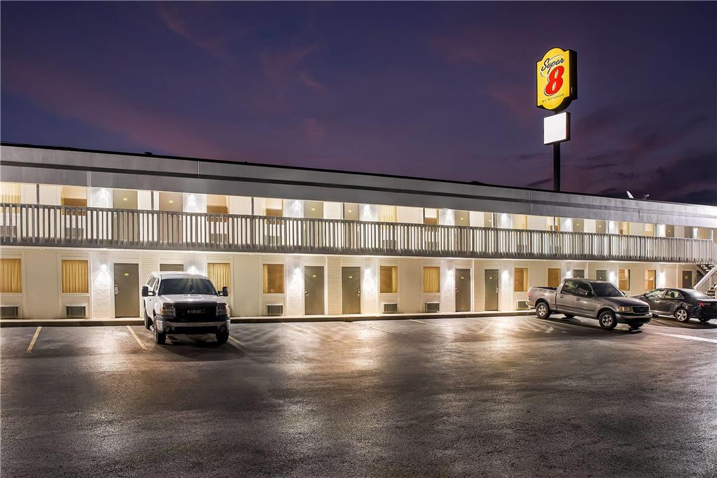 Super 8 by Wyndham Brownsburg - photo 9