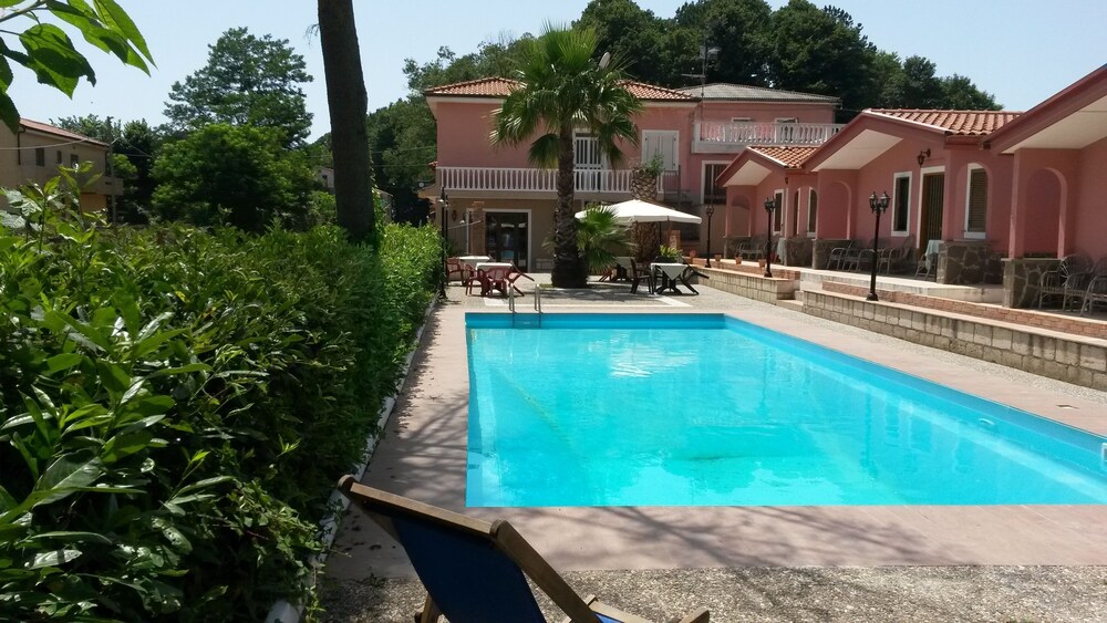 La Pineta - carbon neutral hotel in Joppolo