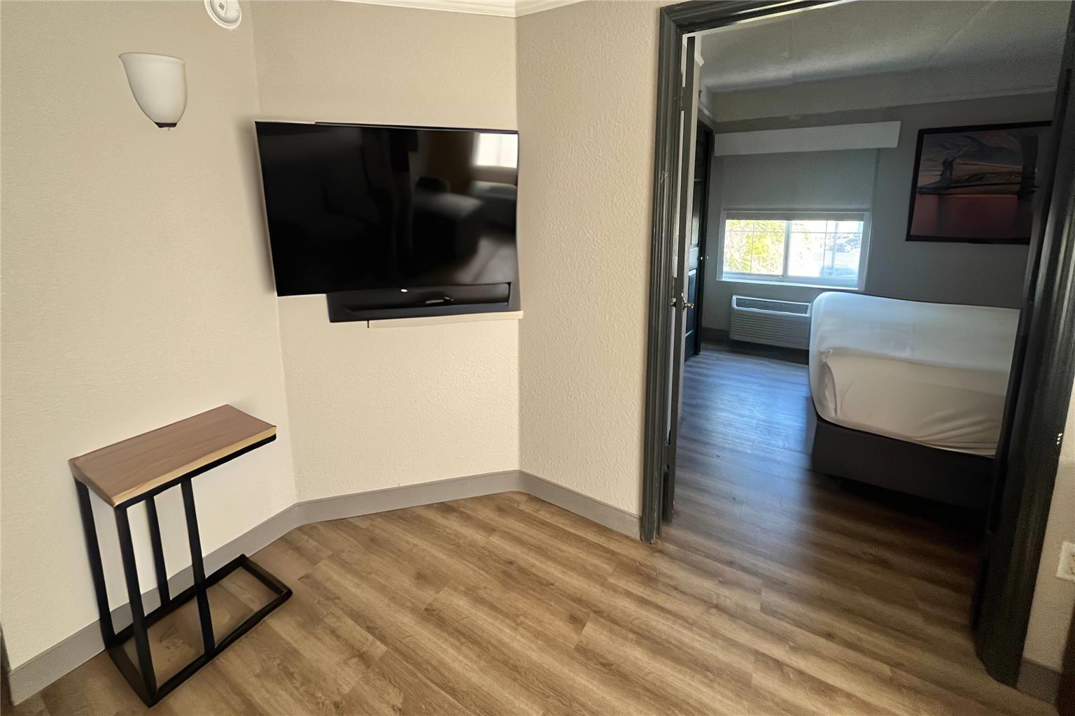 La Quinta Inn & Suites by Wyndham Jacksonville Butler Blvd - photo 28