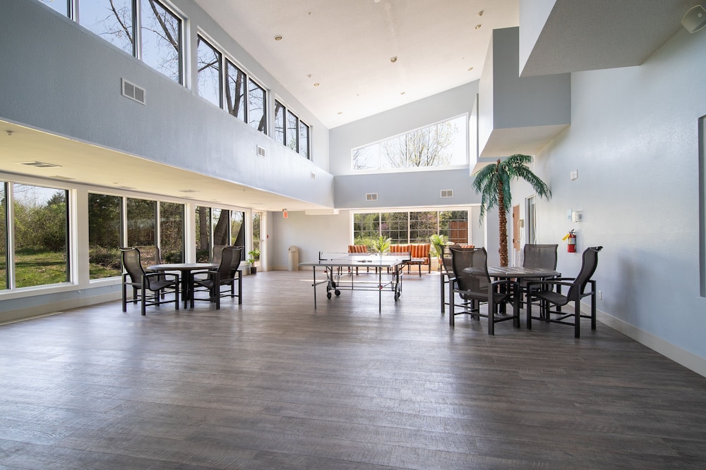 Holiday Inn Express Hotel & Suites Bedford by IHG - photo 25