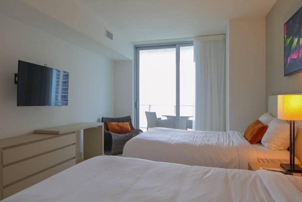 Best Ocean & Bay Views 2 Bed 2 Bath @ Hyde Resort - photo 11