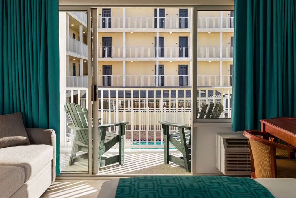 Howard Johnson by Wyndham Ocean City Oceanfront - photo 15