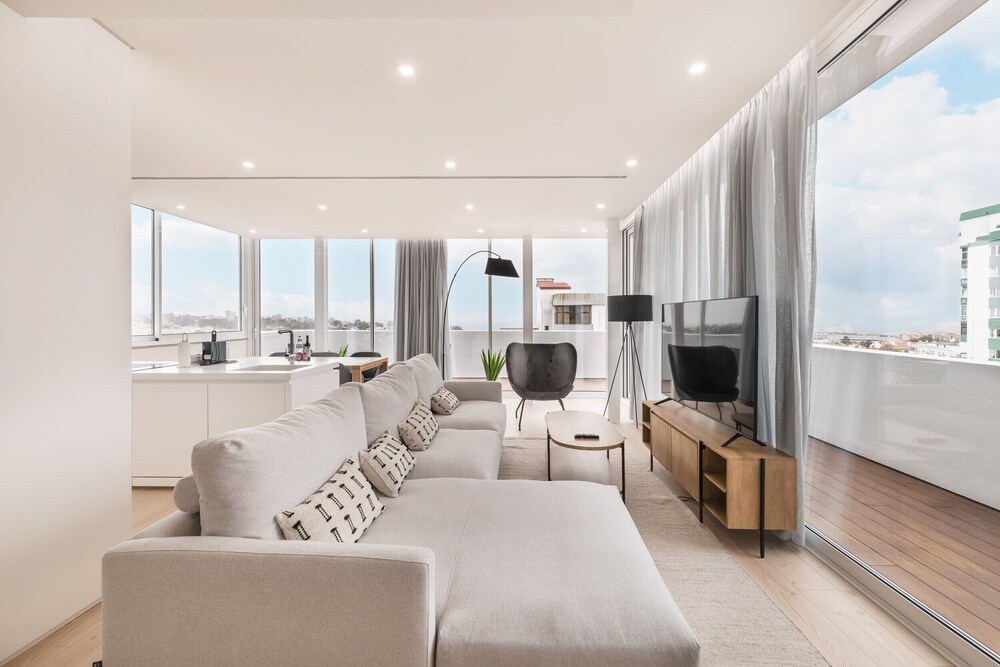 Bay View Penthouse by Olala Homes — 4-Star Luxury Hotel in Cascais, Portugal