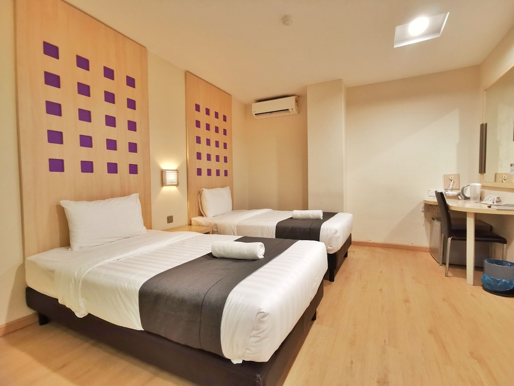 Hotel 98 — Kuching — photo 2