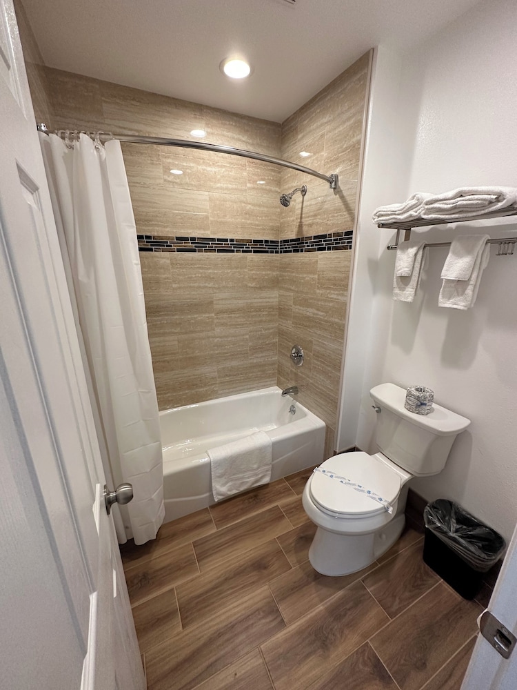 Town and Country Inn - photo 32