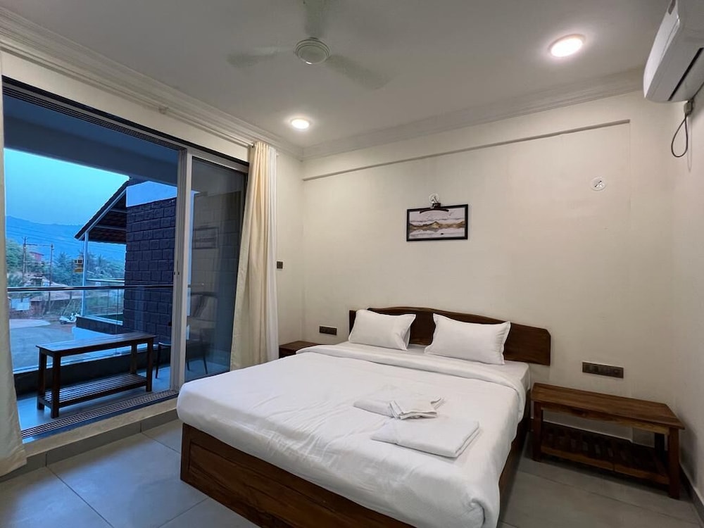 Coastal Bay Beach Resort — Harnai — photo 4