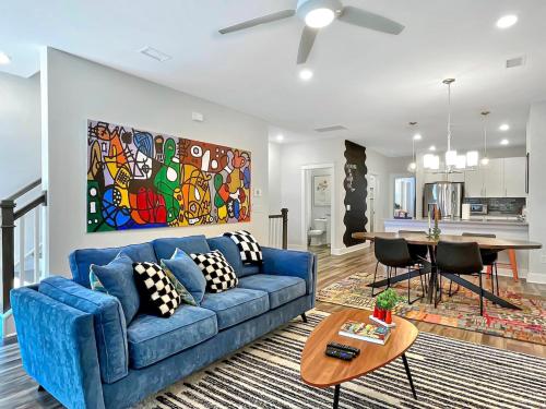 The Picasso colorful HUGE home — 4-Star Luxury Hotel in Charleston, United States