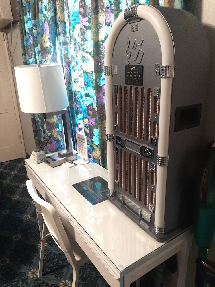 The New Star Motel with Studio Kitchens: 1950s Extended Stay Lodging and Retreat Center - photo 6