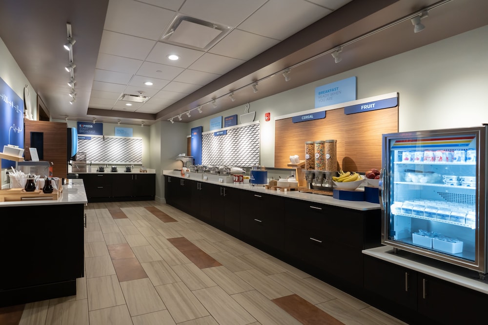 Holiday Inn Express Boston by IHG - photo 57