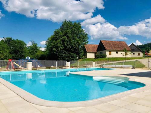Le Lac Bleu nr 27 — hotel in Lacapelle-Marival