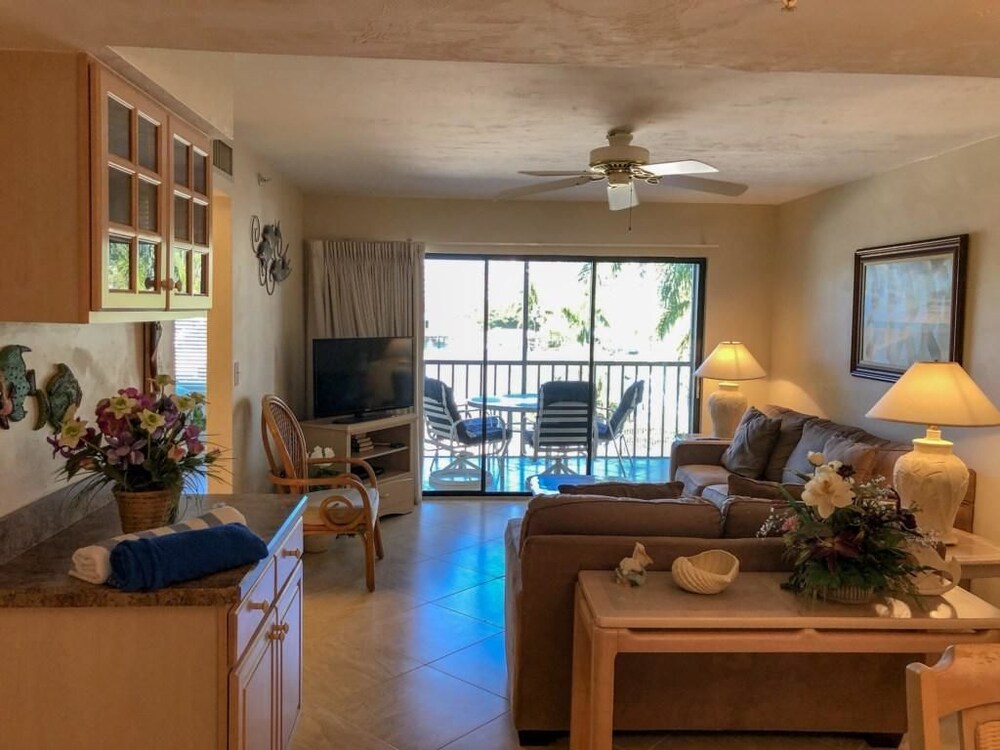 Santa Maria Harbour Resort 202 Weekly 2 Bedroom Condo by RedAwning - photo 10