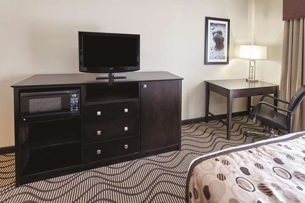 La Quinta Inn & Suites by Wyndham South Bend - photo 13