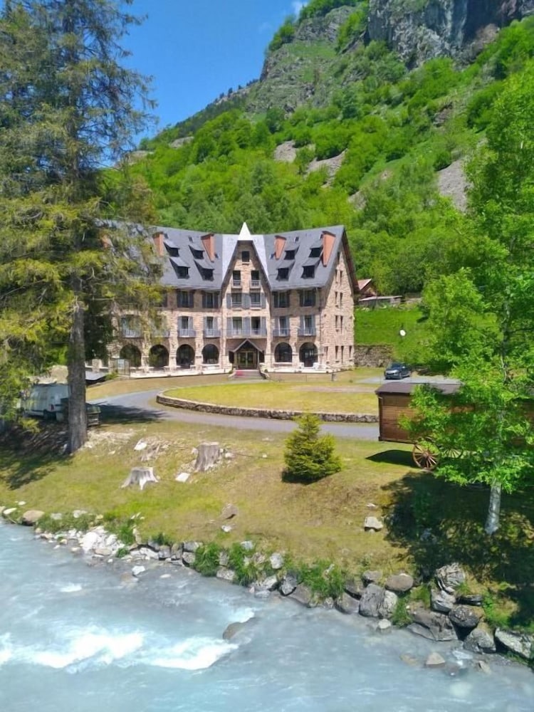 Hotel Vignemale - carbon neutral hotel in Lourdes