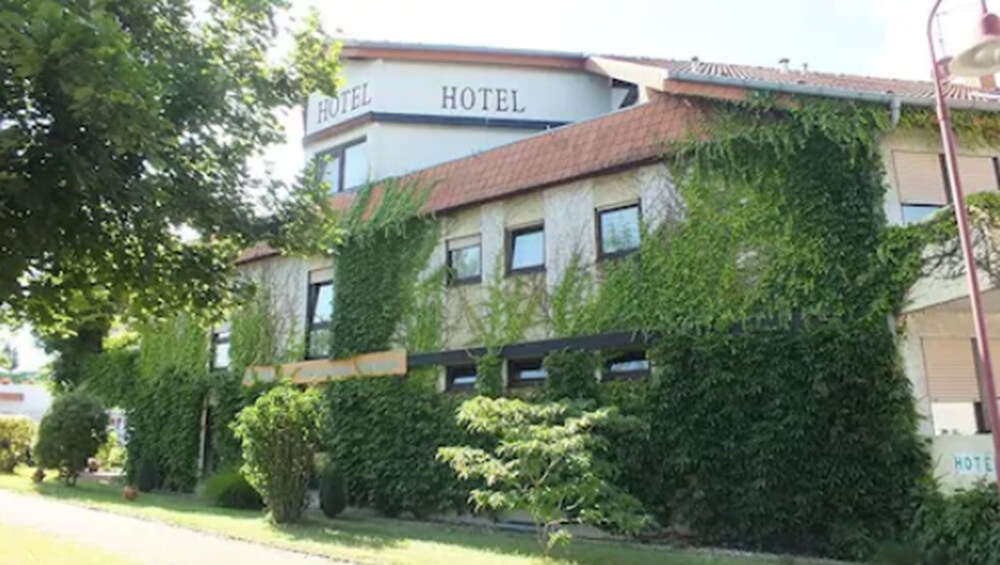 Hotel Filoxenia Am Deutschen Weintor — hotel in Bad Bergzabern