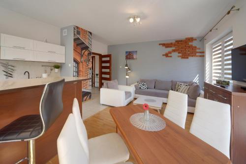 Lodz4rent Piotrkowska Premium Apartment 9 7 Hopa Lupa 1400M Pieszo — 4-Star Luxury Hotel in Lodz, Poland