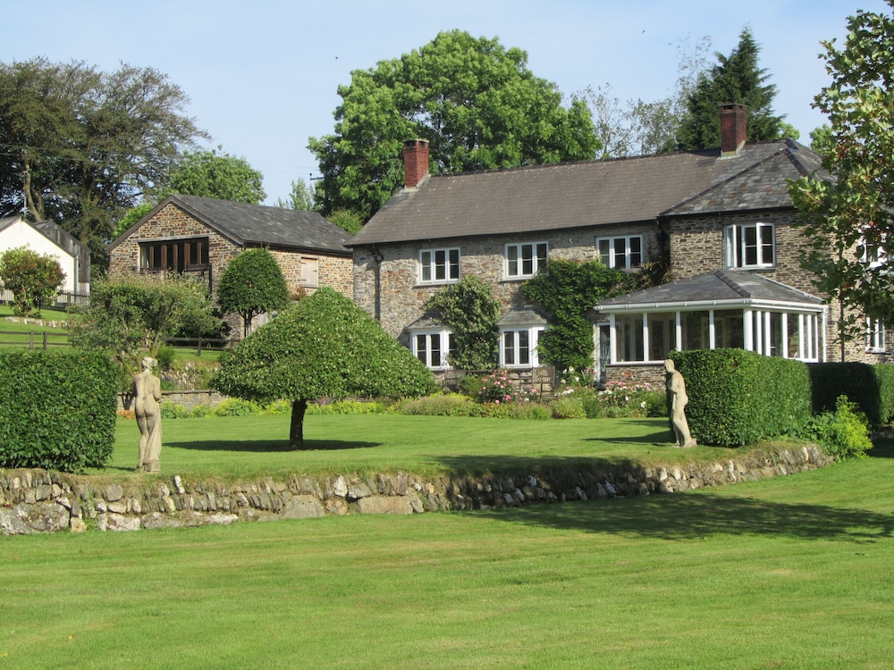 Kings Farm — 5-Star Luxury Hotel in Minehead, United Kingdom