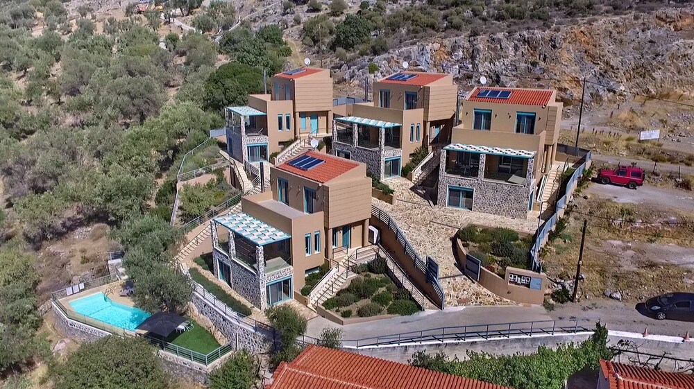 Ouzo Panoramic Houses 2 with private pool — 4-Star Luxury Hotel in Plomari, Greece