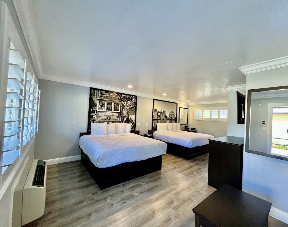 Aura Inn Monterey - photo 97