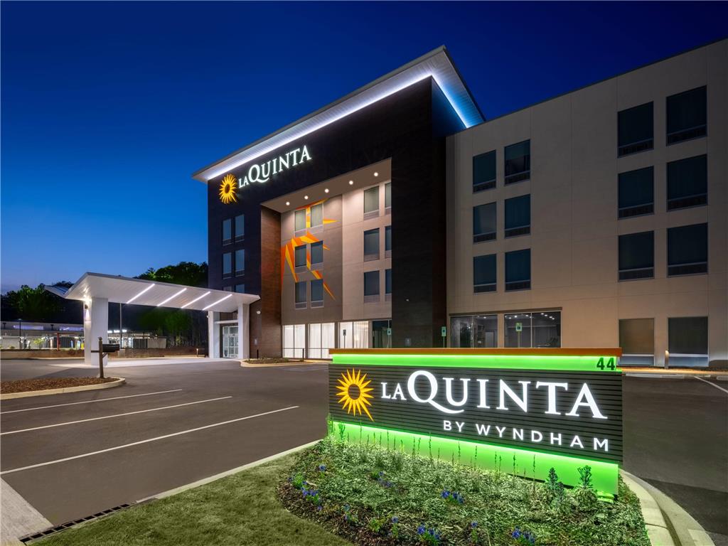 La Quinta by Wyndham Chelsea Birmingham - photo 3
