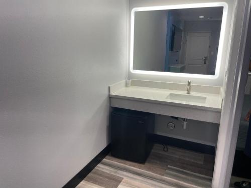 La Palma Motel - photo 18