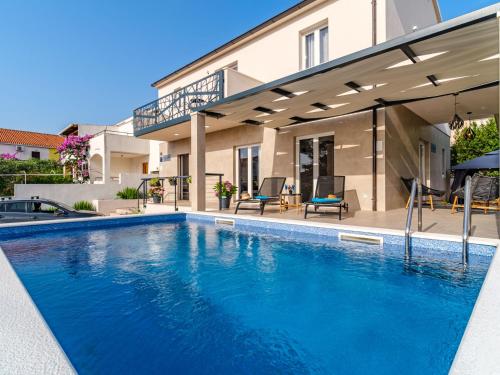 Holiday Home Villa Renesansa by Interhome — 4-Star Luxury Hotel in Milna, Croatia
