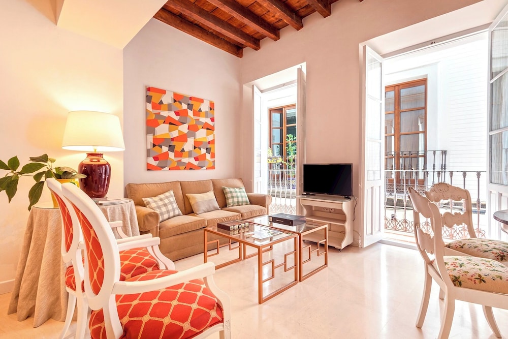 Genteel Home Santa Cruz — 4-Star Luxury Hotel in Sevilla, Spain