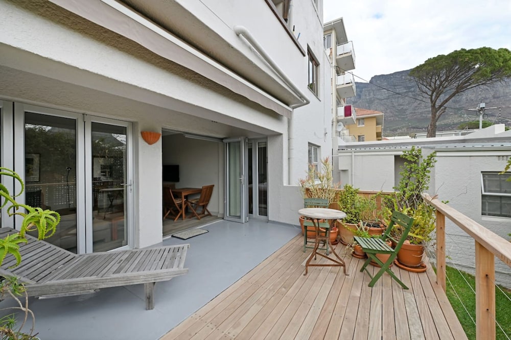 Cozy 2 bed Apartment Below Table Mountain