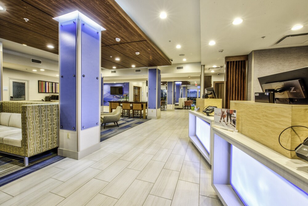 Holiday Inn Express & Suites Dallas NW Farmers Branch by IHG - photo 36
