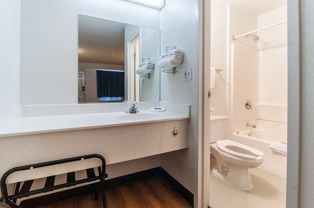 Motel6 Farmington Hills MI Northwest Farmington Hills - photo 25