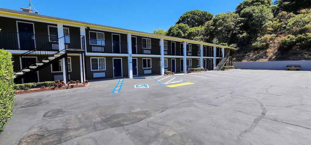 Hotel Belmont - photo 24