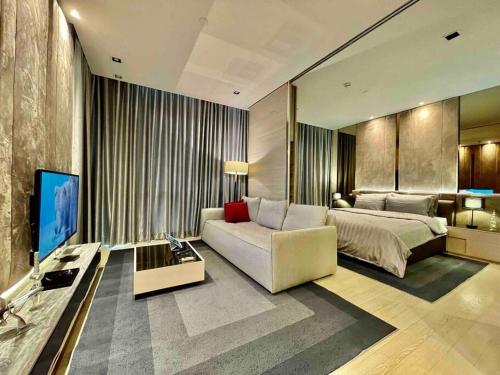 Luxurious in Prime Area Bangkok