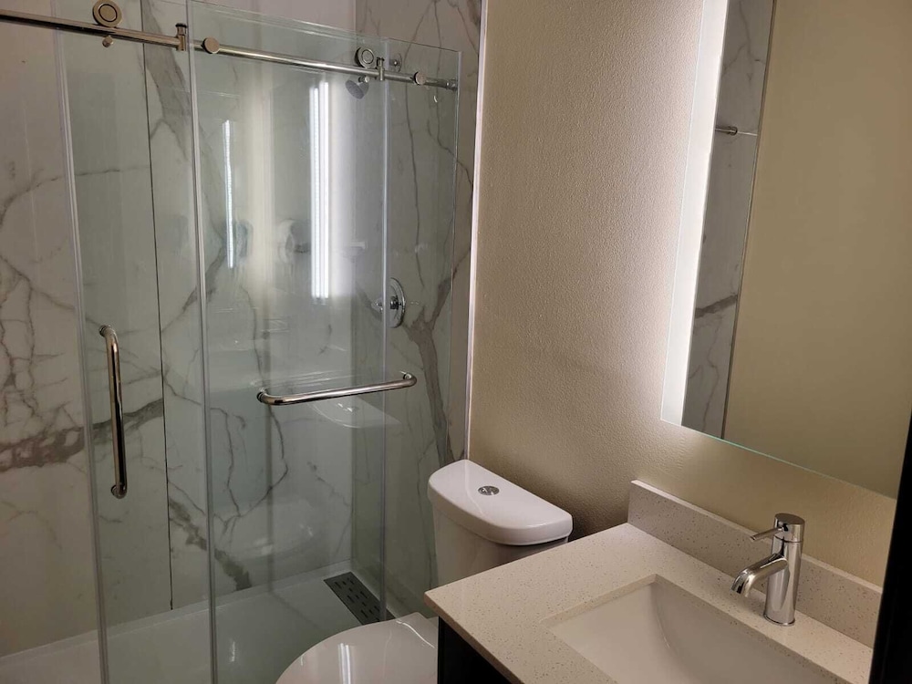 Quality Inn Elkhart - photo 11