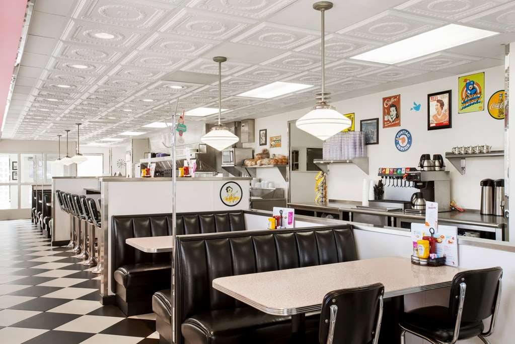 Baymont by Wyndham Glenwood - photo 4