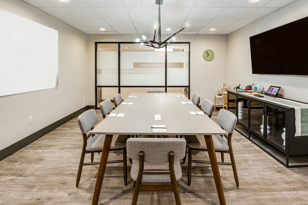 Crowne Plaza Milwaukee Airport by IHG - photo 59