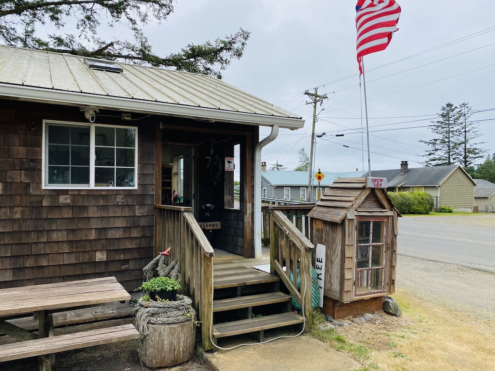 Raines Resort Cabins Rv — Cloverdale