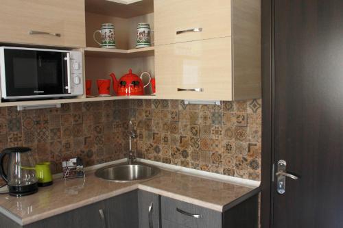 Guest House on Gia Abesadze Street