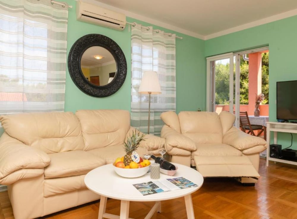 Apartment Andrea — 4-Star Luxury Hotel in Supetar, Croatia