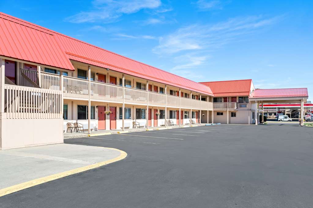 Econo Lodge Miles City - photo 4