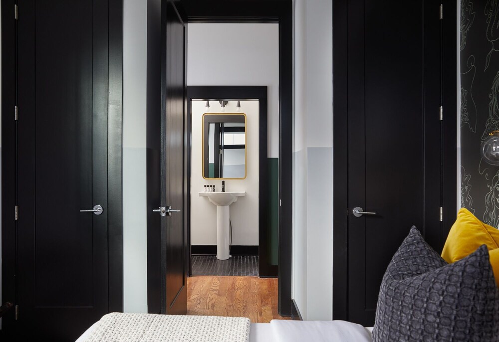 Domio Monroe Square Trendy 3BR 10 Min to Parthenon - photo 7