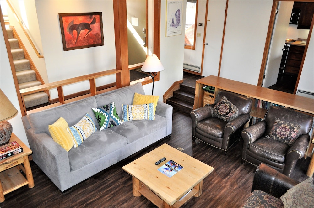Tennis Townhome 2 Bed 2.5 Bath - photo 12