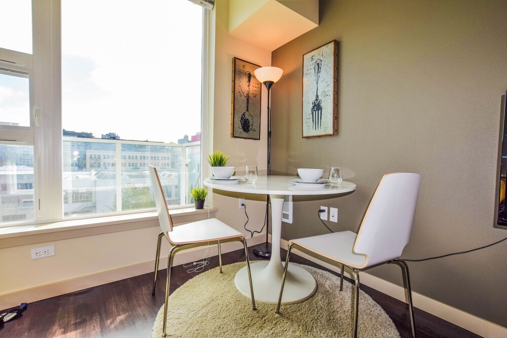 Capitol Hill Suites by Luxe Hubs - photo 18