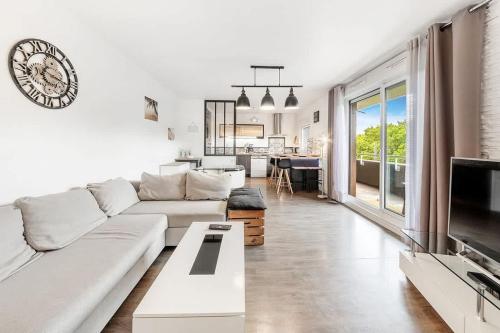 Le Prevert T3 Avec Terrasse Et Parking in Rennes, France