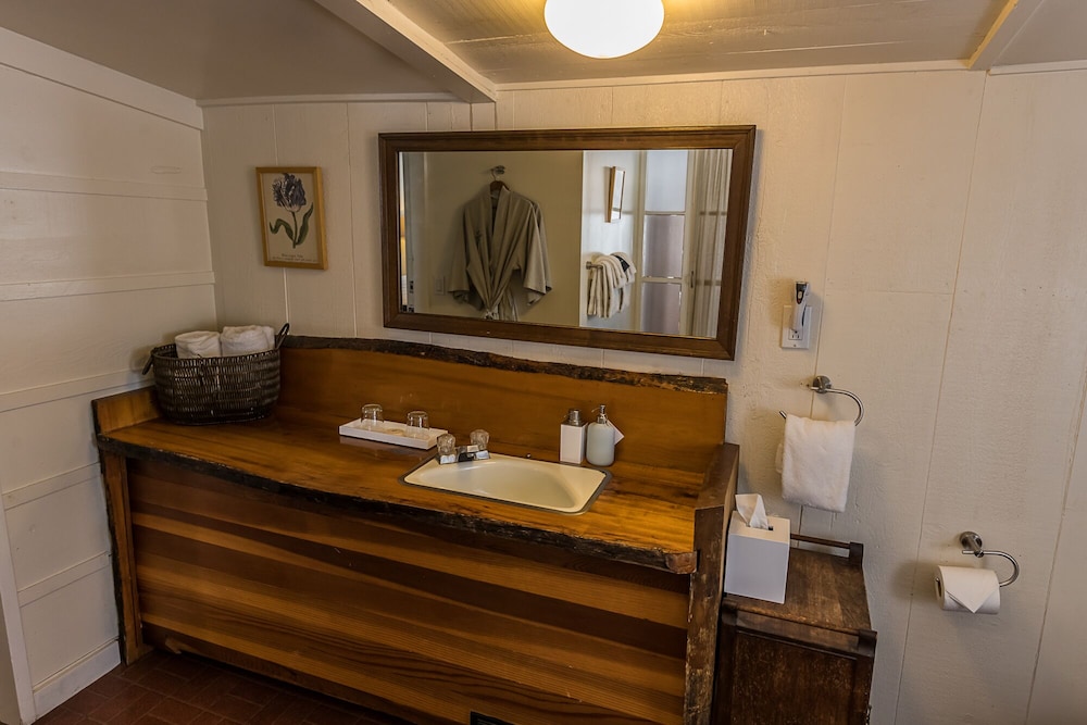 The Inn at Schoolhouse Creek - photo 59